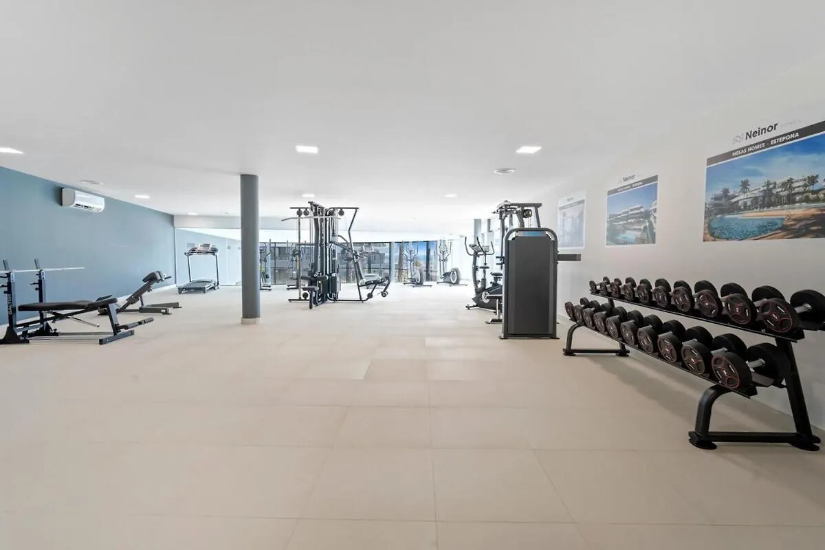 Apartment With Sea View And Gym Estepona