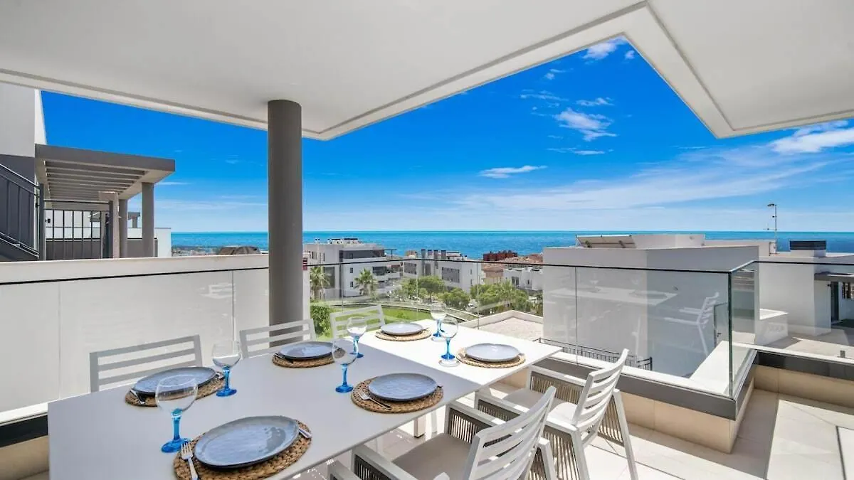 Apartment With Sea View And Gym location
