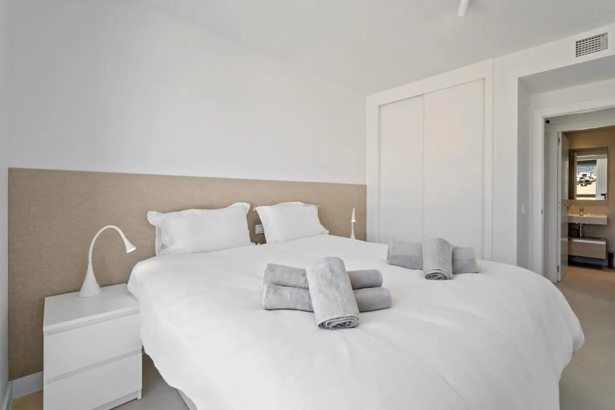 Apartment With Sea View And Gym Estepona