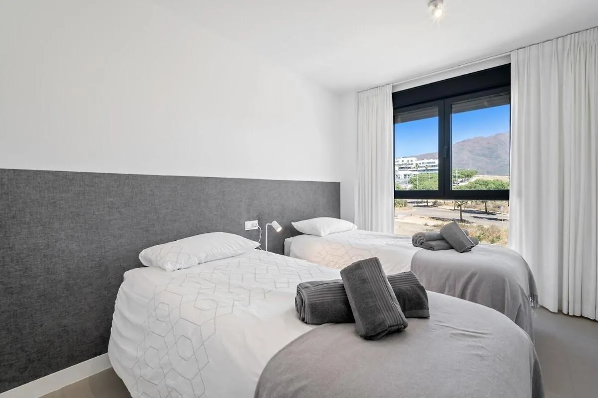 Apartment With Sea View And Gym Estepona