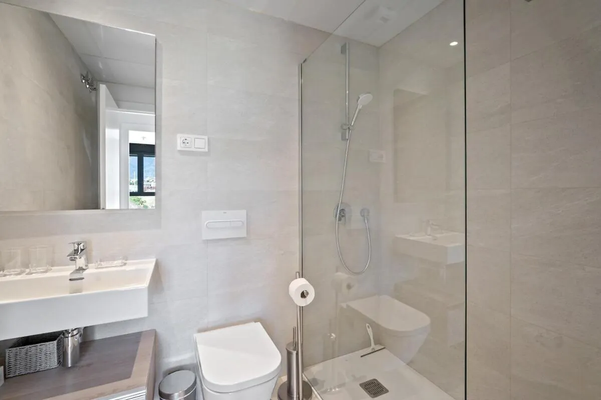 Apartment With Sea View And Gym Estepona