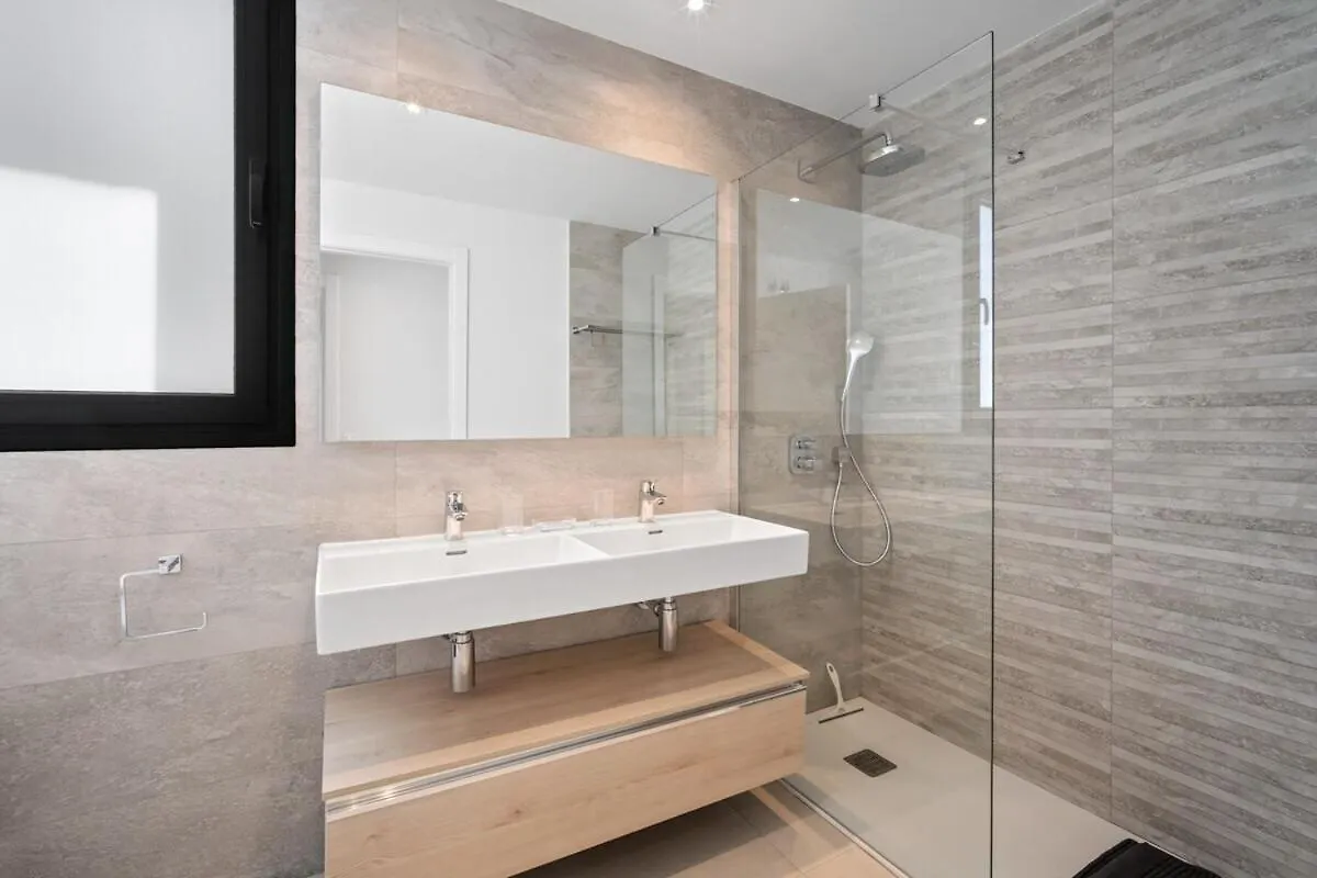 Apartment With Sea View And Gym Estepona Spain