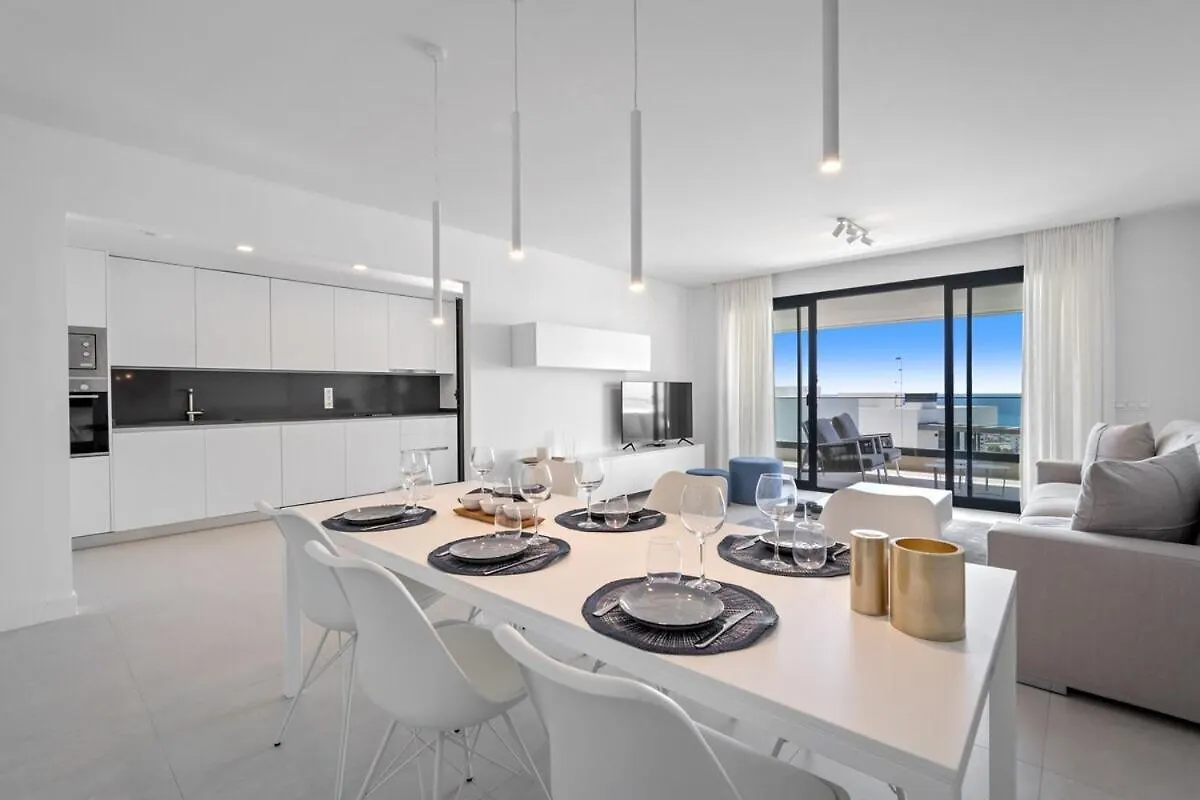 Apartment With Sea View And Gym Estepona